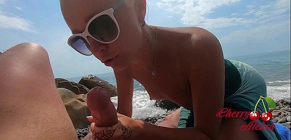  Amateur Fast Blowjob and Doggy Sex on the beach
